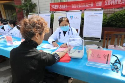 军民鱼水情，健康暖夕阳——西安市第五医院开展“双拥”为兵服务与敬老爱老科普义诊活动纪实